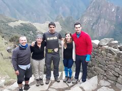 Chegada do grupo de caminhantes a Machu Picchu